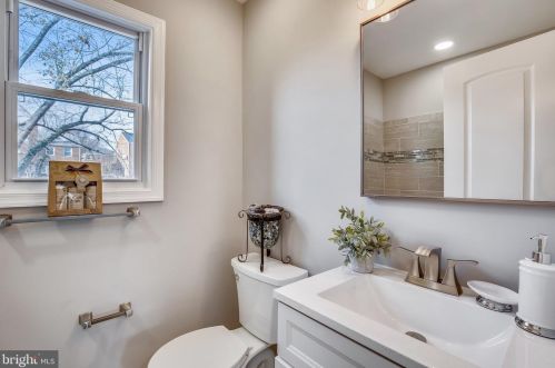 11810 Valleywood Dr, Silver Spring MD 20902-2233 exterior