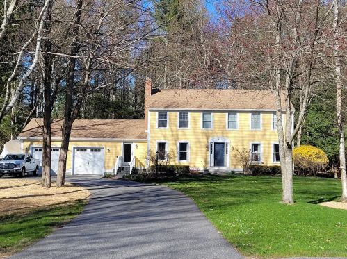 81 Oakwood Dr, Yarmouth, ME 04096-8137