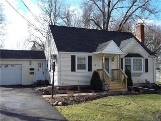 19 Woodybrook Rd, Windsor CT  06095-3727 exterior