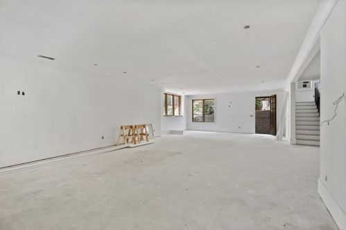 2884 Arden Rd, Atlanta GA  30305-1914 exterior