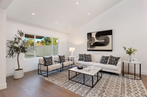 5243 Fulton Ave, Van Nuys CA  91401-5906 exterior