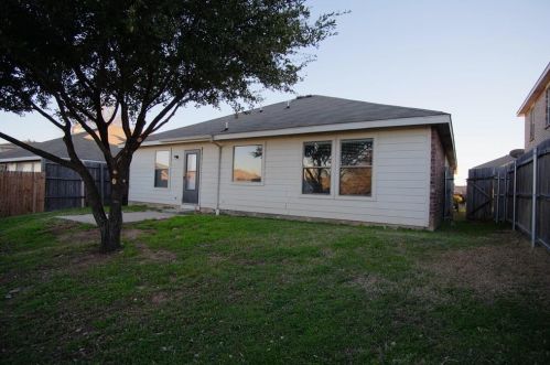 5924 Bridal Trl, Fort Worth TX  76179-2352 exterior