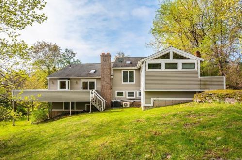 442 Middle Rd, Farmington, CT 06032-2020