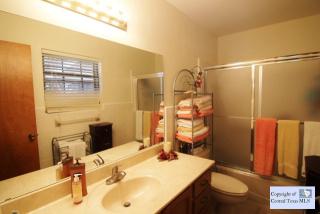 10 Valley View Ln, New Braunfels TX  78130-6604 exterior