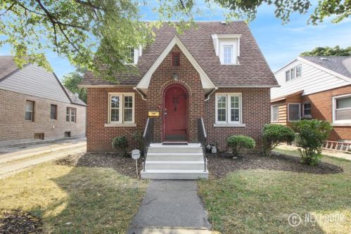 7 May St, Joliet, IL 60436-1401