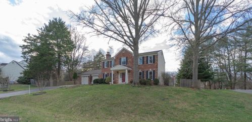 11908 Holly Spring Dr, Great Falls, VA 22066-1211