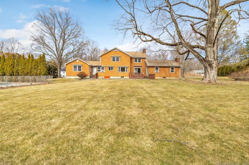 94 Thompson St, Huntington, CT 06484-5137