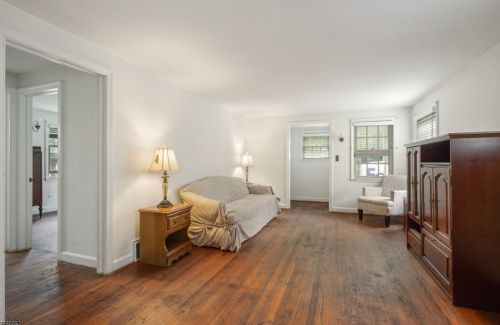 39 Summit Ave, Chatham Township, NJ 07928-2732