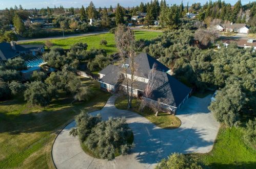 1674 Knoll Ct, Merced, CA 95340-8627
