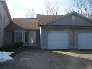 82 Valley Ln, Portsmouth, RI 02871-2733