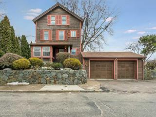281 Adams St, Woonsocket, RI 02895-1405