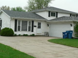 43 Hilltop Dr, Bourbonnais, IL 60914-1065