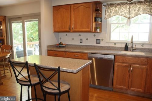 2482 Creek View Dr, Lancaster PA  17602-1451 exterior