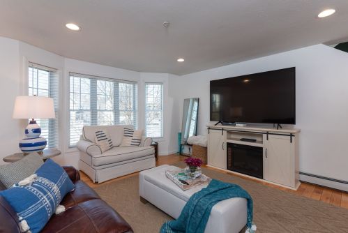13 Frances Dr, Dover, NH 03820-3368