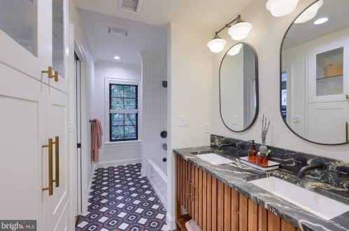 330 Mary St, Lancaster PA  17603-3328 exterior