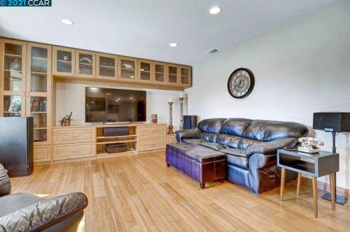 1664 Rhododendron Dr, Livermore, CA 94551-6712