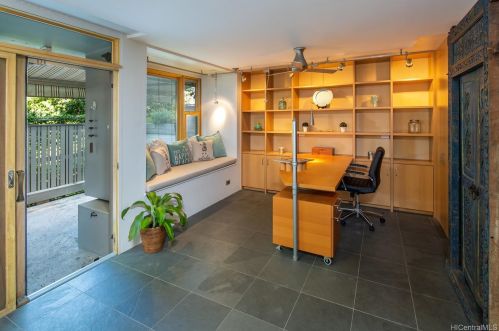 3121 Pualei Cir, Honolulu, HI 96815-4954