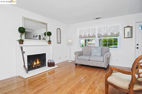 1320 Sherwood Dr, Concord CA  94521-3350 exterior