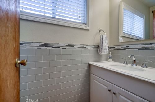 917 Ira Ct, Anaheim CA  92804-4007 exterior