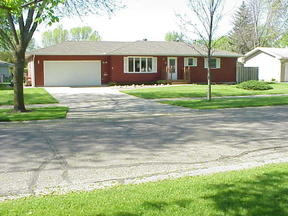 55 28th Ave, Fargo, ND 58102-1739