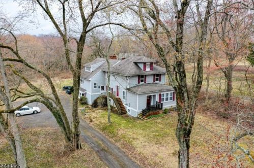 496 Valley Rd, Gillette, NJ 07933-2112