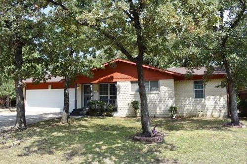 7129 Robinhood Ln, Fort Worth TX  76112-5719 exterior