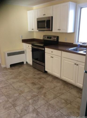 17 Wallingford Rd, Durham CT  06422-1212 exterior
