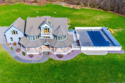 86 Bosworth Rd, Pomfret Center, CT 06259-1802