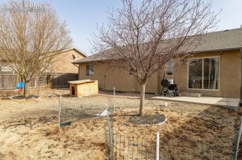 2305 Crestwood Ln, Pueblo CO  81008-2852 exterior
