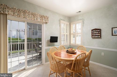 173 Meadowlark Dr, Trenton NJ  08690-3545 exterior