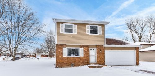 180 Dolores St, Oswego, IL 60543-9121