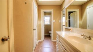 6557 Blue Grass Dr, Fort Worth TX  76148-1704 exterior
