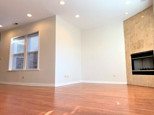 4219 Lockwood Ave, Chicago, IL 60641-1467
