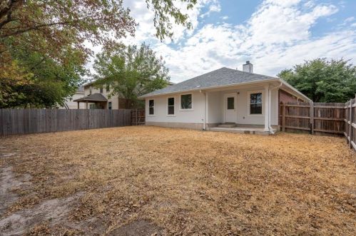 105 Rodeo Cv, Uhland TX 78640-5577 exterior