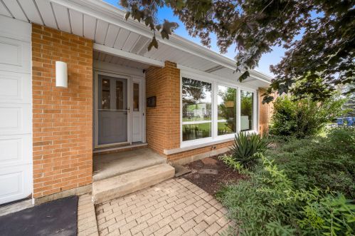 1130 Rago Ave, Bannockburn, IL 60015-2144