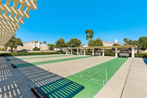 54 Eagle Pt, Irvine CA  92604-3316 exterior