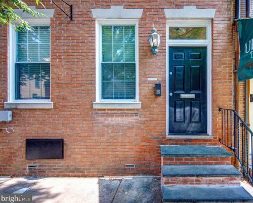 207 Bainbridge St, Philadelphia, PA 19147-2312