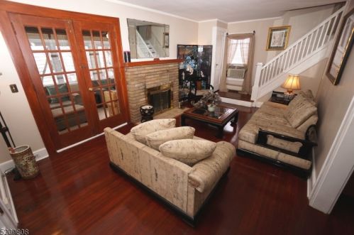 56 Forest Hill Rd, Town Center, NJ 07052-4518