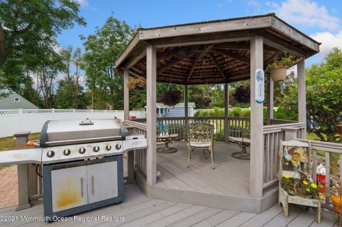 278 Edgebrook Rd, Trenton NJ 08691-3732 exterior