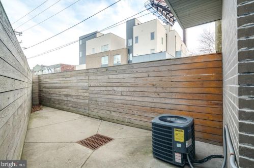 920 Front St, Philadelphia PA 19123-4304 exterior