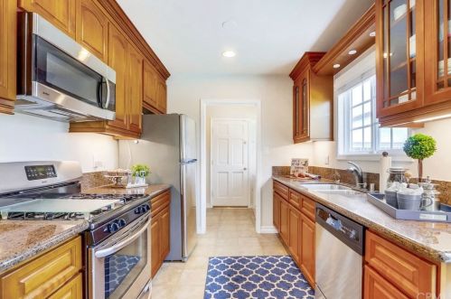 1527 Riviera Dr, Santa Ana CA 92706-1850 exterior