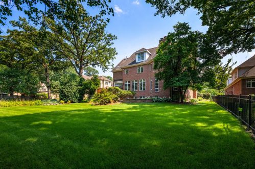 635 Gartner Rd, Naperville, IL 60540-7644