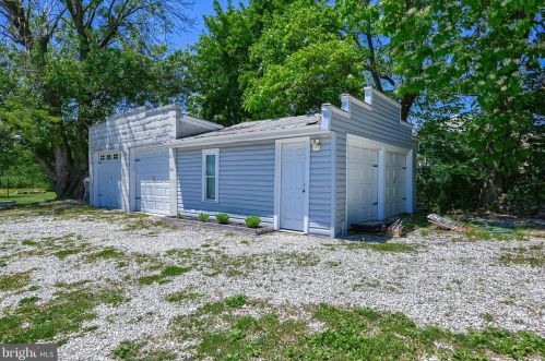 1504 Carlisle Pike, Hanover PA 17331-8820 exterior