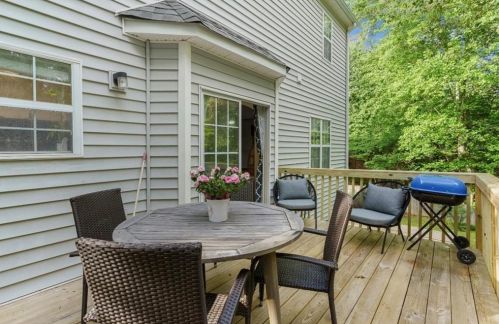 842 Eagle Glen Xing, Holly Springs GA  30189-6958 exterior