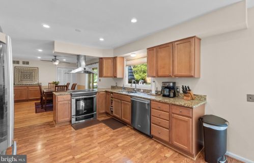 15025 Snowden Dr, Silver Spring MD 20905-5663 exterior