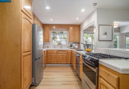 321 Encino Dr, Livermore, CA 94550-5225