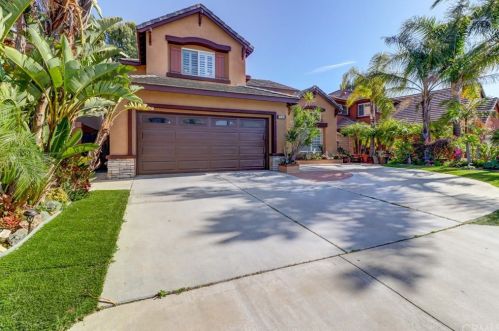 8870 Foxhollow Dr, Anaheim, CA 92808-1671