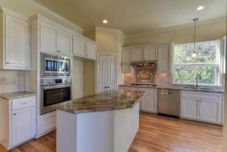 1324 Bell St, Houston TX  77019-0077 exterior