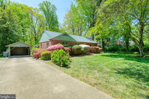 6705 Kennedy Ln, Falls Church, VA 22042-4116