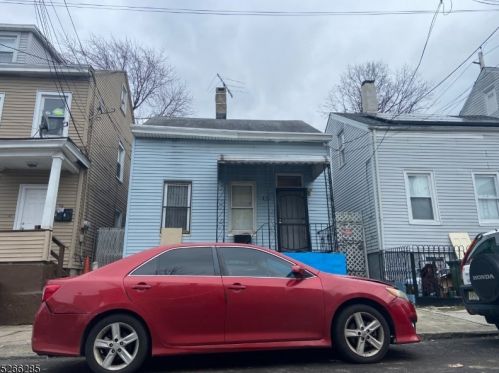 61 Highland St, Paterson, NJ 07524-1720